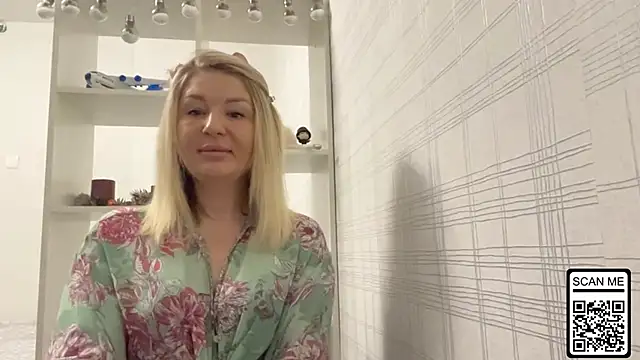 Snapshot of Blondie_xoxoxo chatting on December 14, 2025, 9:36 am Blondie xoxoxo online show from December 14, 2025, 9:36 am