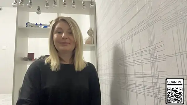 Snapshot of Blondie_xoxoxo chatting on December 15, 2025, 8:51 am Blondie xoxoxo online show from December 15, 2025, 8:51 am