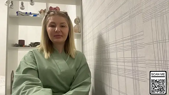 Snapshot of Blondie_xoxoxo chatting on December 16, 2025, 8:41 am Blondie xoxoxo online show from December 16, 2025, 8:41 am