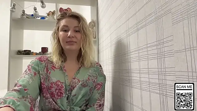 Snapshot of Blondie_xoxoxo chatting on December 18, 2025, 7:14 am Blondie xoxoxo online show from December 18, 2025, 7:14 am