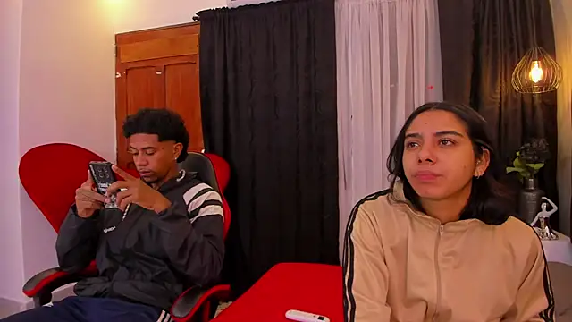 violet and myers online show from November 30, 2025, 11:14 am