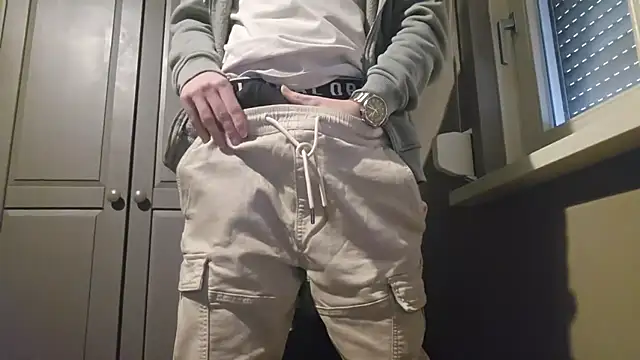 Trekkerboi online show from December 14, 2025, 1:27 pm