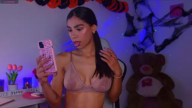 BrunetteAdams001 online show from October 30, 2025, 5:20 am