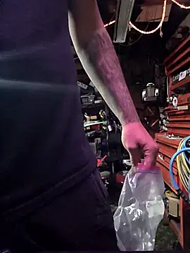 twistafatpipe online show from October 5, 2025, 11:02 pm