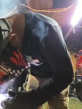 twistafatpipe online show from November 18, 2025, 3:34 am