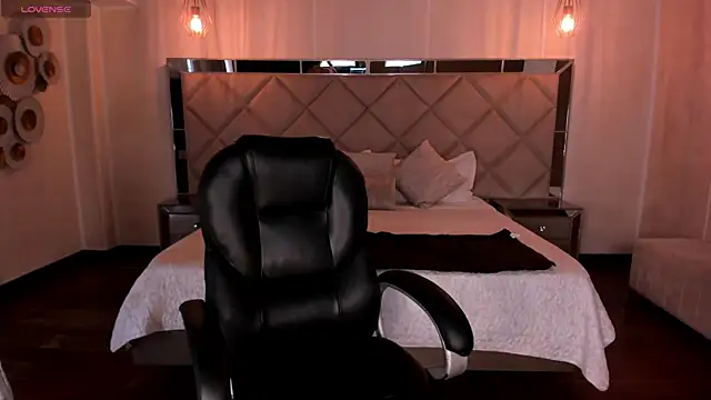 Snapshot of MilaColeman chatting on November 3, 2025, 7:04 pm MilaColeman online show from November 3, 2025, 7:04 pm