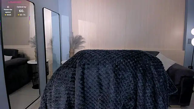 Snapshot of MilaColeman chatting on November 26, 2025, 2:01 am MilaColeman online show from November 26, 2025, 2:01 am