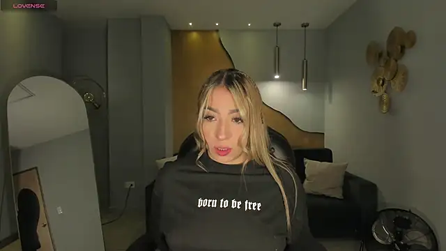 Snapshot of LizzCooper chatting on November 5, 2025, 4:12 am LizzCooper online show from November 5, 2025, 4:12 am