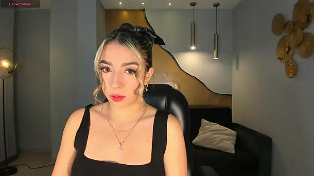 Snapshot of LizzCooper chatting on November 8, 2025, 4:01 am LizzCooper online show from November 8, 2025, 4:01 am