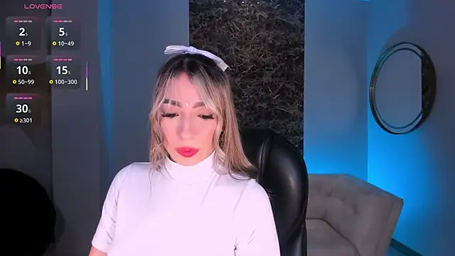 Snapshot of LizzCooper chatting on November 12, 2025, 4:02 am LizzCooper online show from November 12, 2025, 4:02 am