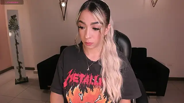 Snapshot of LizzCooper chatting on November 26, 2025, 4:02 am LizzCooper online show from November 26, 2025, 4:02 am