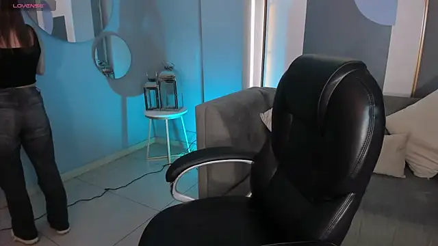 Snapshot of LizzCooper chatting on November 30, 2025, 5:28 pm LizzCooper online show from November 30, 2025, 5:28 pm