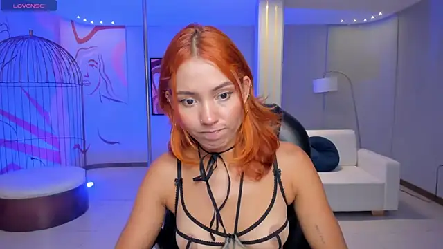 Snapshot of AmberColors_ chatting on November 5, 2025, 7:25 pm AmberColors online show from November 5, 2025, 7:25 pm