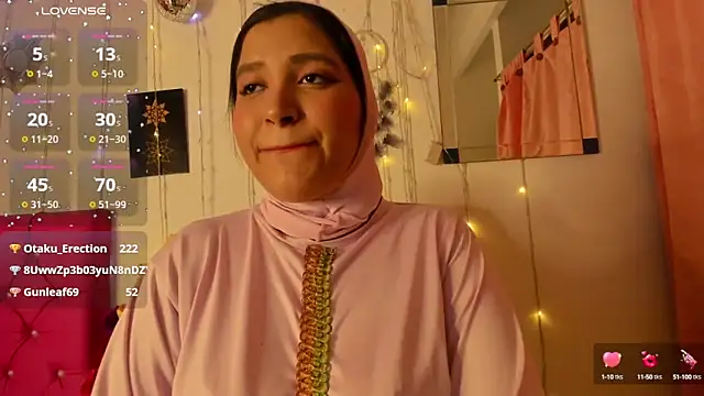 Snapshot of Azahara-Alcazar chatting on October 16, 2025, 7:59 pm Azahara-Alcazar online show from October 16, 2025, 7:59 pm