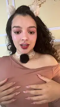 AriaHeavenss online show from November 22, 2025, 12:31 am