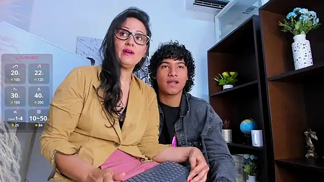 Snapshot of Miriam_milf chatting on September 24, 2025, 12:30 pm Miriam milf online show from September 24, 2025, 12:30 pm