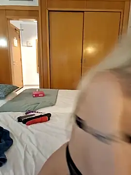 Snapshot of slg1 chatting on November 3, 2025, 10:38 am slg1 online show from November 3, 2025, 10:38 am