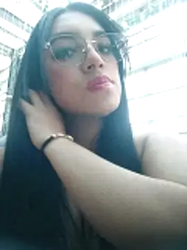 Linda Saenz  online show from November 6, 2025, 7:48 pm