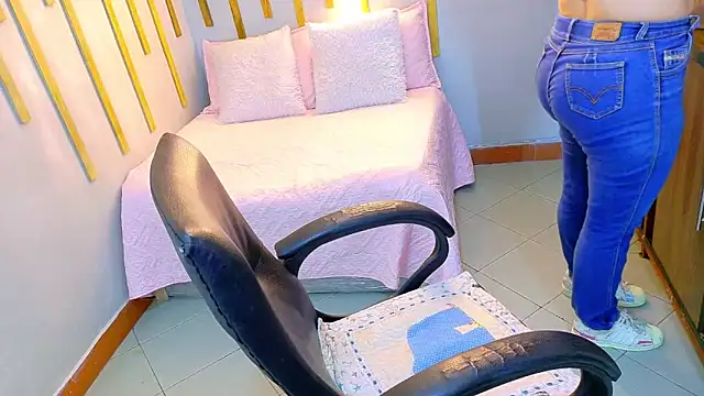 Angel saez online show from November 25, 2025, 3:45 pm