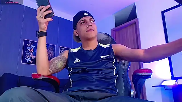 david santos16 online show from October 6, 2025, 4:54 am