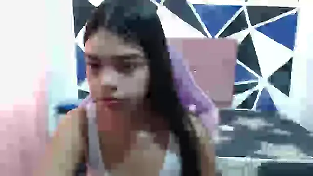 Snapshot of shy_luna18 chatting on November 7, 2025, 1:22 pm shy luna18 online show from November 7, 2025, 1:22 pm