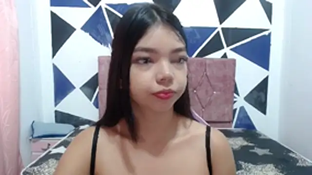 Snapshot of shy_luna18 chatting on November 30, 2025, 2:10 pm shy luna18 online show from November 30, 2025, 2:10 pm