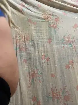 Snapshot of Cuckold-masters-dog chatting on November 27, 2025, 3:14 pm Cuckold-masters-dog online show from November 27, 2025, 3:14 pm