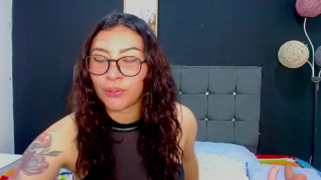 Snapshot of nicolee_8 chatting on October 10, 2025, 1:43 pm nicolee 8 online show from October 10, 2025, 1:43 pm