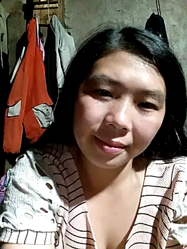 Snapshot of quynhkoolbae chatting on October 12, 2025, 1:43 pm quynhkoolbae online show from October 12, 2025, 1:43 pm