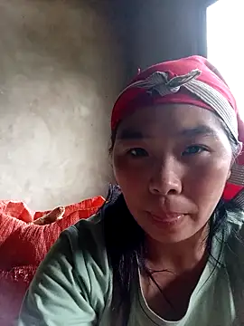 Snapshot of quynhkoolbae chatting on October 13, 2025, 9:42 am quynhkoolbae online show from October 13, 2025, 9:42 am