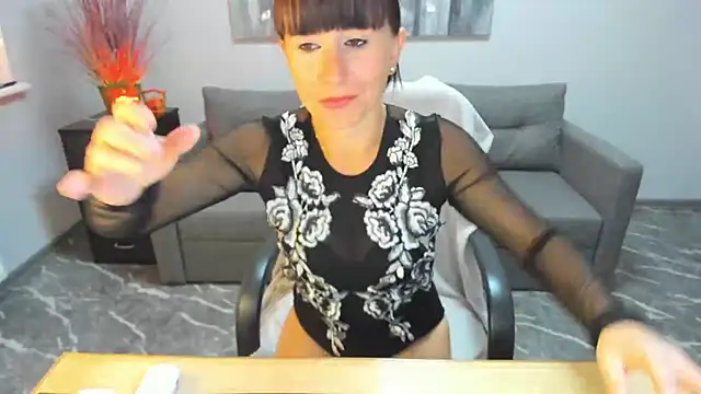 Betty Jone online show from September 17, 2025, 5:31 am