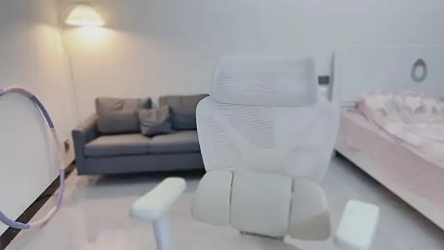 Maymay  online show from September 21, 2025, 11:45 am