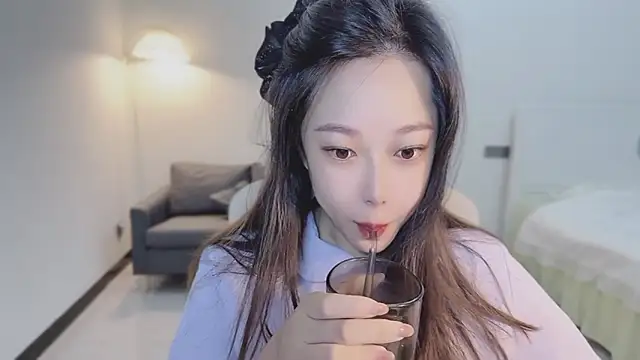 Maymay  online show from October 18, 2025, 11:05 pm