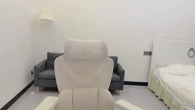 Maymay  online show from November 10, 2025, 11:04 pm