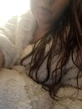 ivorywhisper online show from October 13, 2025, 8:42 pm