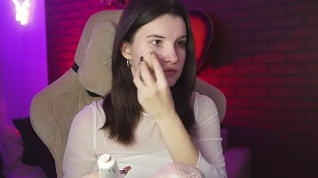 Snapshot of AgataWillis chatting on October 15, 2025, 9:53 am AgataWillis online show from October 15, 2025, 9:53 am