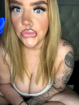 Snapshot of MysteriousMylaX chatting on November 29, 2025, 10:35 pm MysteriousMylaX online show from November 29, 2025, 10:35 pm