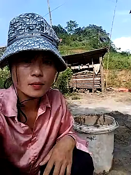 linda bae00 online show from October 12, 2025, 1:37 am