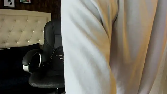 celeste  clark online show from November 12, 2025, 1:44 pm