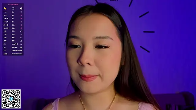 AlberthaEscue online show from November 3, 2025, 4:14 am