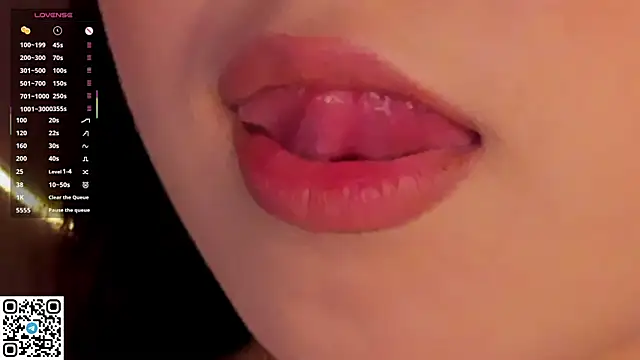 AlberthaEscue online show from November 26, 2025, 4:24 am