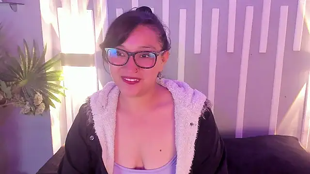 Skye bluee  online show from September 20, 2025, 3:07 am