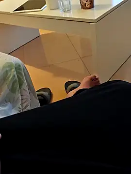 t-dog26 online show from December 17, 2025, 4:18 am