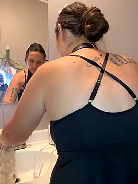 Snapshot of lillylooney chatting on September 24, 2025, 5:33 am lillylooney online show from September 24, 2025, 5:33 am