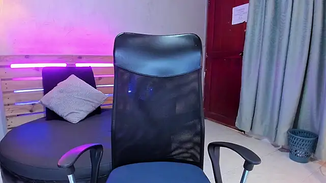 Snapshot of Daiisy_kiss chatting on November 24, 2025, 7:24 pm Daiisy kiss online show from November 24, 2025, 7:24 pm