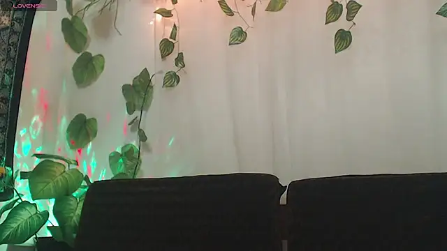 Snapshot of MysticNight_ chatting on October 24, 2025, 1:35 am MysticNight online show from October 24, 2025, 1:35 am