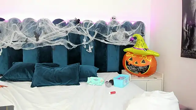 Snapshot of EmilyHanks_ chatting on November 1, 2025, 12:34 am EmilyHanks online show from November 1, 2025, 12:34 am