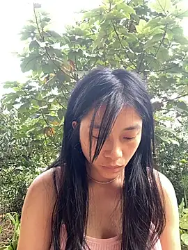 EmLy02 online show from October 18, 2025, 7:09 am