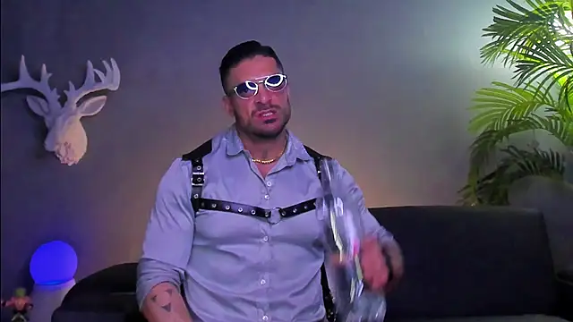 dennis cox1 online show from December 14, 2025, 5:24 am