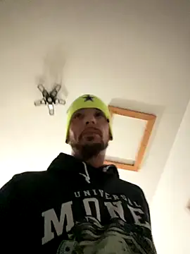 Snapshot of UrbanAnsaid chatting on October 16, 2025, 8:37 am UrbanAnsaid online show from October 16, 2025, 8:37 am